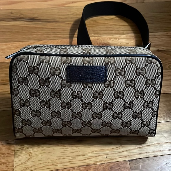 Gucci Handbags - Worn once Gucci Fanny pack